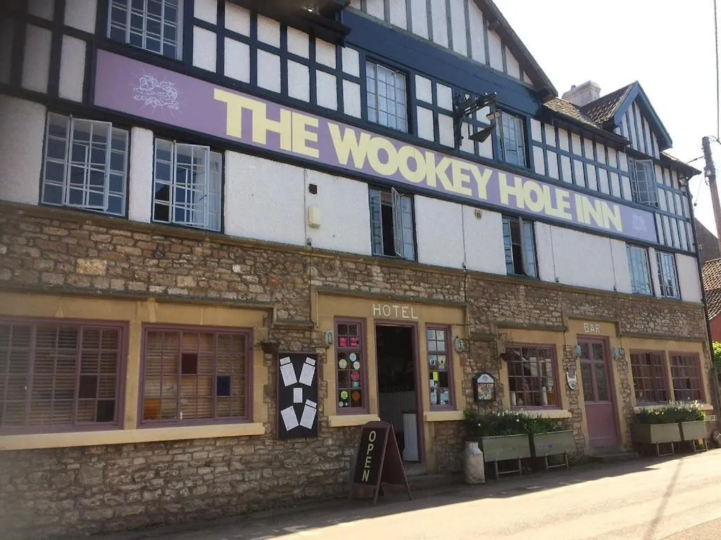 4 Smart Couple Hotels Near Chalice Well & Gardens
