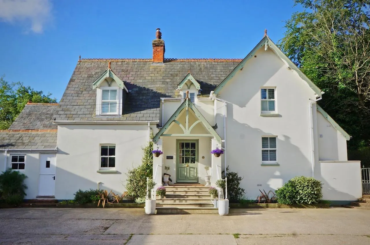 4 Top-Rated Villa Hotels In Hampshire, UK